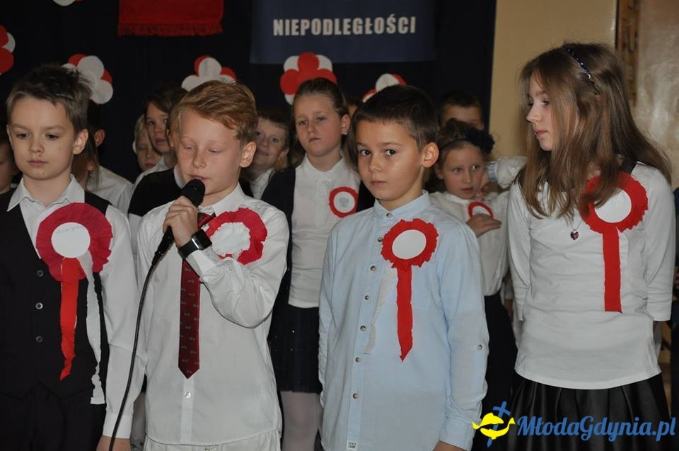 SP 28 - uroczysta akademia z okazji 99 rocznicy odzyskania przez Polskę niepodległości