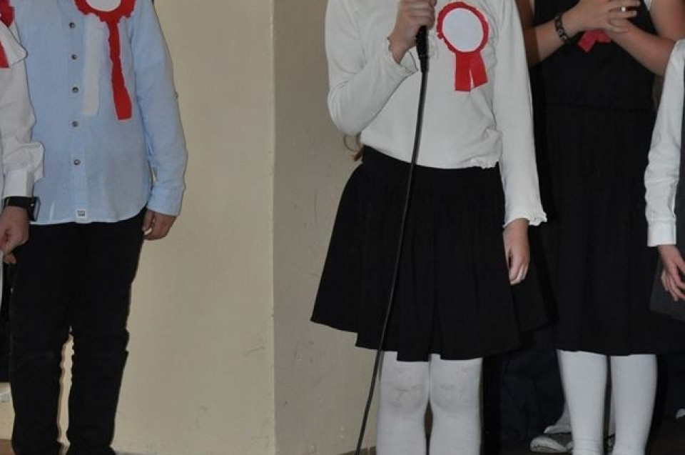 SP 28 - uroczysta akademia z okazji 99 rocznicy odzyskania przez Polskę niepodległości