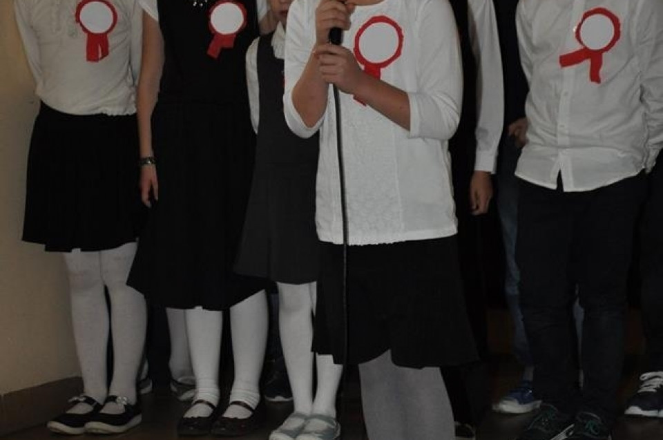 SP 28 - uroczysta akademia z okazji 99 rocznicy odzyskania przez Polskę niepodległości