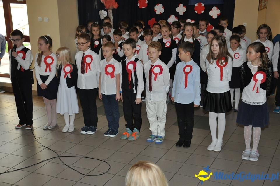 SP 28 - uroczysta akademia z okazji 99 rocznicy odzyskania przez Polskę niepodległości