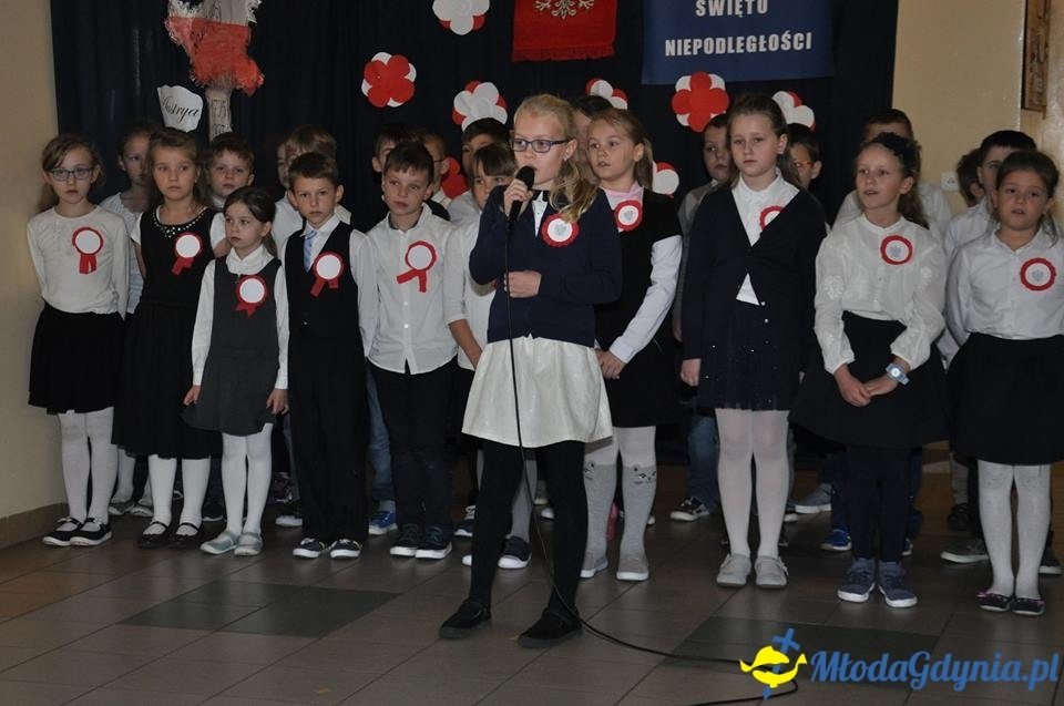 SP 28 - uroczysta akademia z okazji 99 rocznicy odzyskania przez Polskę niepodległości