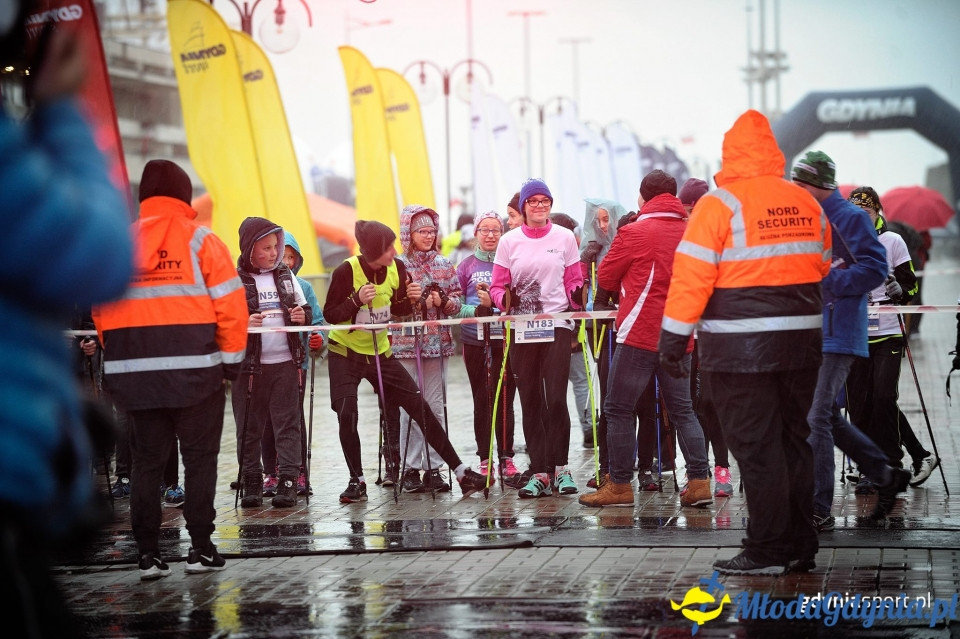Marsz nordic walking - Bieg Niepodległości z PKO Bankiem Polskim 2017 (I)