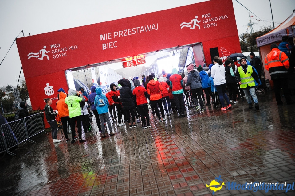 Marsz nordic walking - Bieg Niepodległości z PKO Bankiem Polskim 2017 (I)
