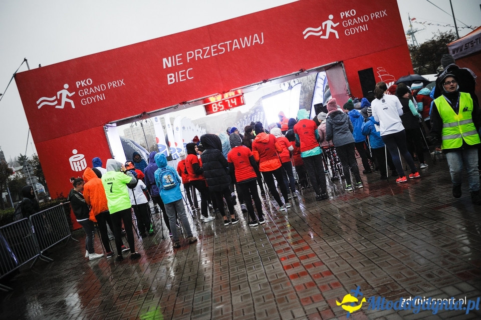 Marsz nordic walking - Bieg Niepodległości z PKO Bankiem Polskim 2017 (I)