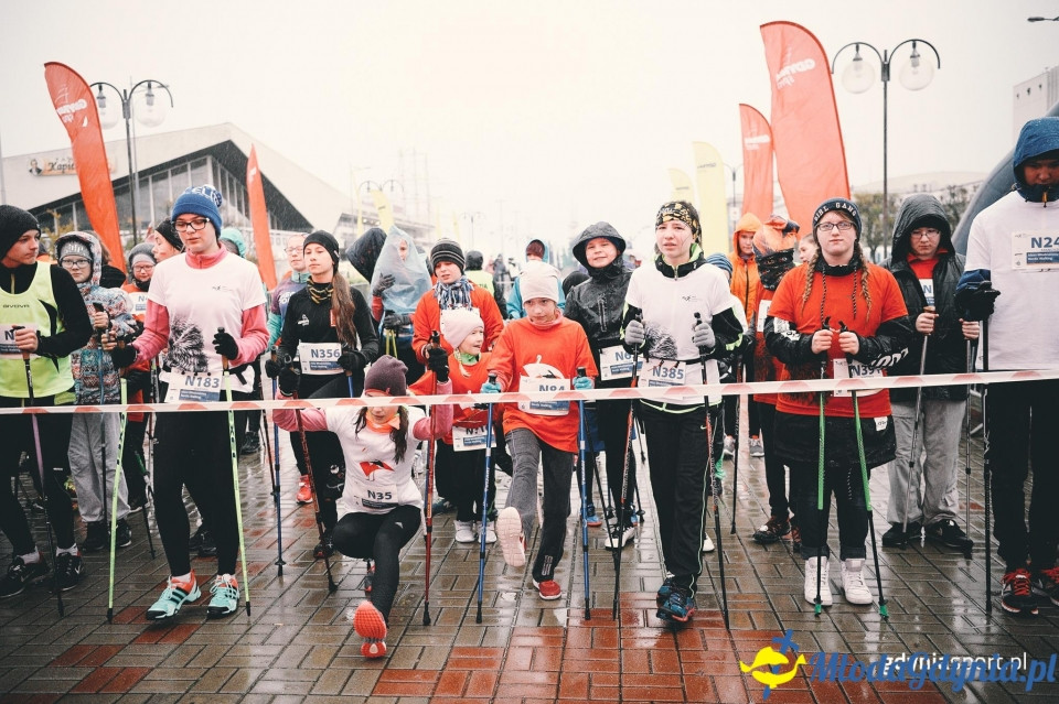 Marsz nordic walking - Bieg Niepodległości z PKO Bankiem Polskim 2017 (I)