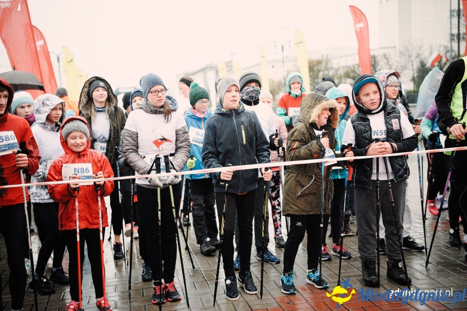 Marsz nordic walking - Bieg Niepodległości z PKO Bankiem Polskim 2017 (I)