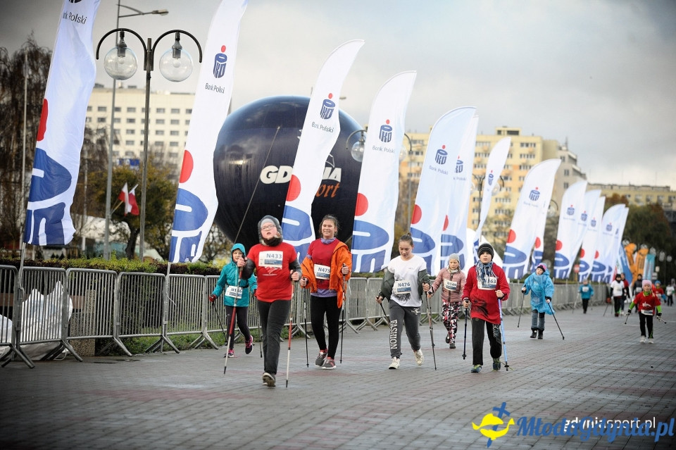 Marsz nordic walking - Bieg Niepodległości z PKO Bankiem Polskim 2017 (I)