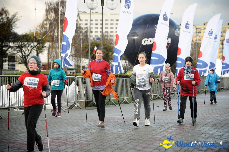 Marsz nordic walking - Bieg Niepodległości z PKO Bankiem Polskim 2017 (I)