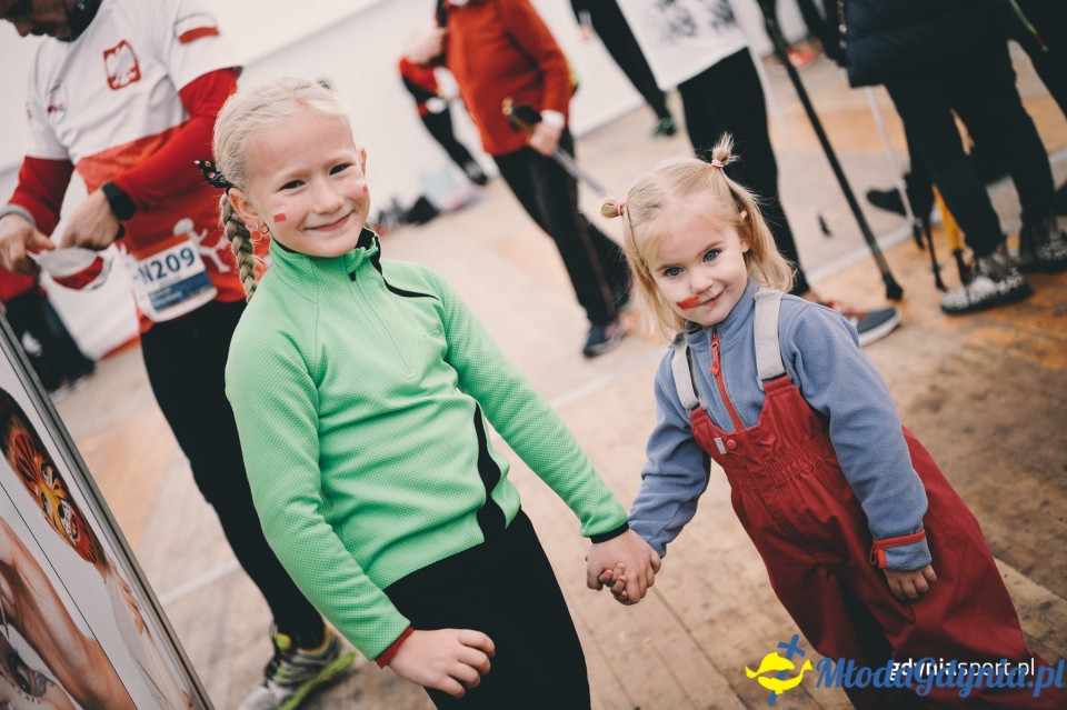 Marsz nordic walking - Bieg Niepodległości z PKO Bankiem Polskim 2017 (I)