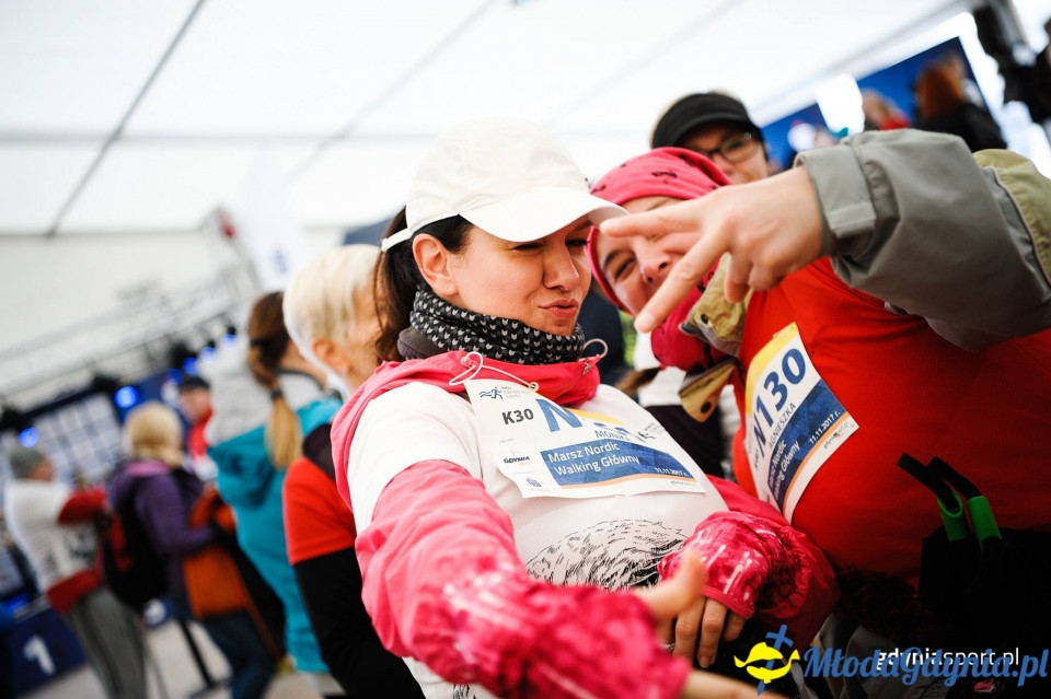 Marsz nordic walking - Bieg Niepodległości z PKO Bankiem Polskim 2017 (I)