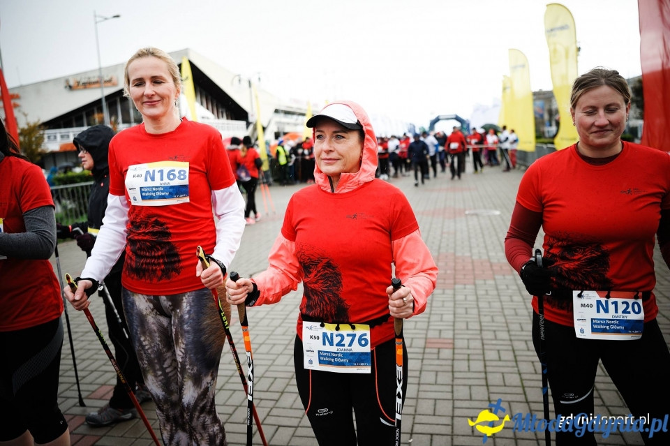 Marsz nordic walking - Bieg Niepodległości z PKO Bankiem Polskim 2017 (I)