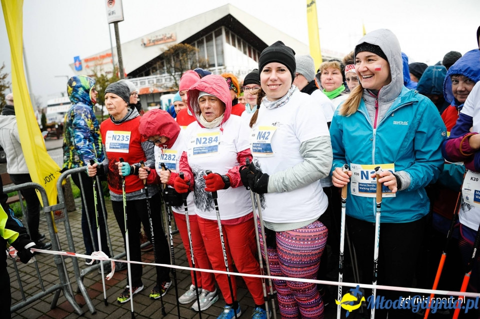 Marsz nordic walking - Bieg Niepodległości z PKO Bankiem Polskim 2017 (I)