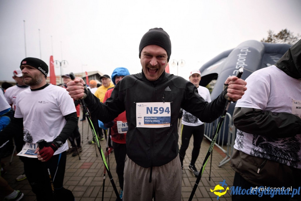 Marsz nordic walking - Bieg Niepodległości z PKO Bankiem Polskim 2017 (I)