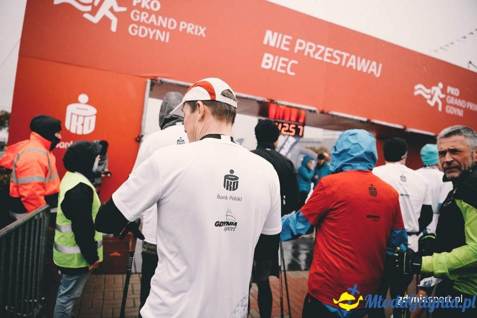 Marsz nordic walking - Bieg Niepodległości z PKO Bankiem Polskim 2017 (I)