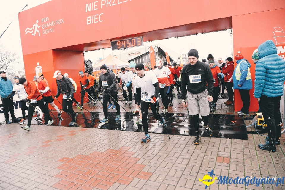 Marsz nordic walking - Bieg Niepodległości z PKO Bankiem Polskim 2017 (I)