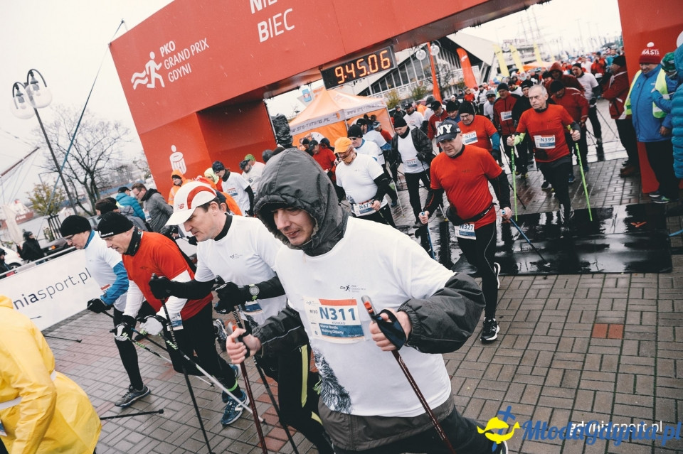 Marsz nordic walking - Bieg Niepodległości z PKO Bankiem Polskim 2017 (I)