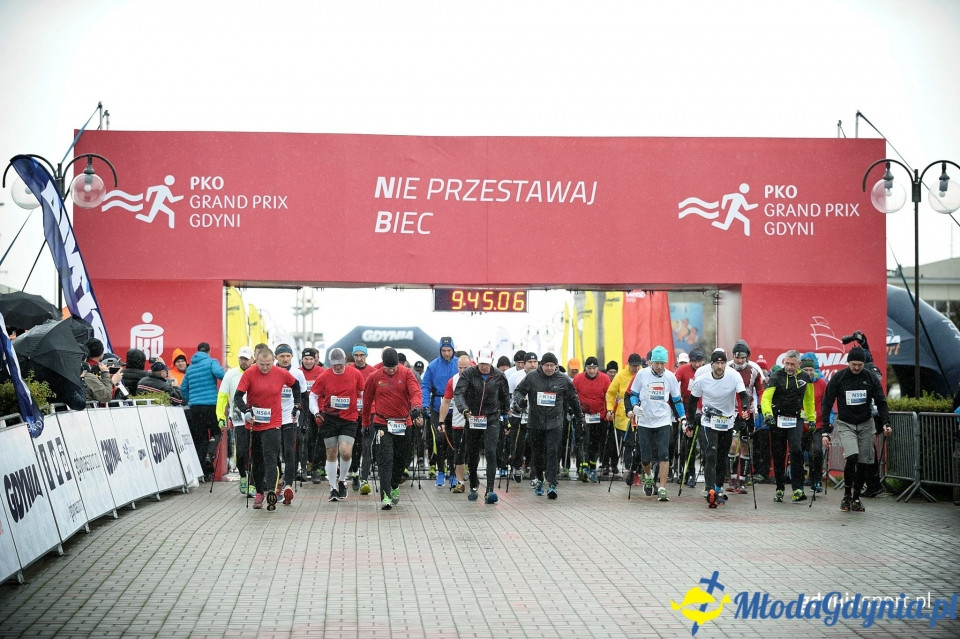 Marsz nordic walking - Bieg Niepodległości z PKO Bankiem Polskim 2017 (I)