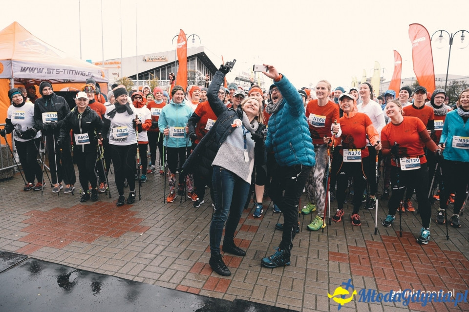 Marsz nordic walking - Bieg Niepodległości z PKO Bankiem Polskim 2017 (I)