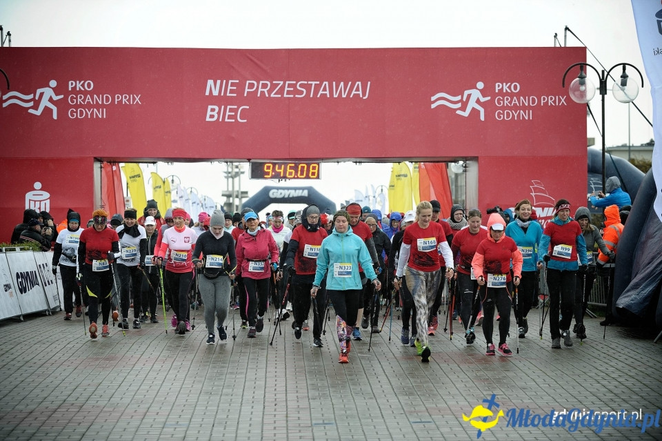 Marsz nordic walking - Bieg Niepodległości z PKO Bankiem Polskim 2017 (I)
