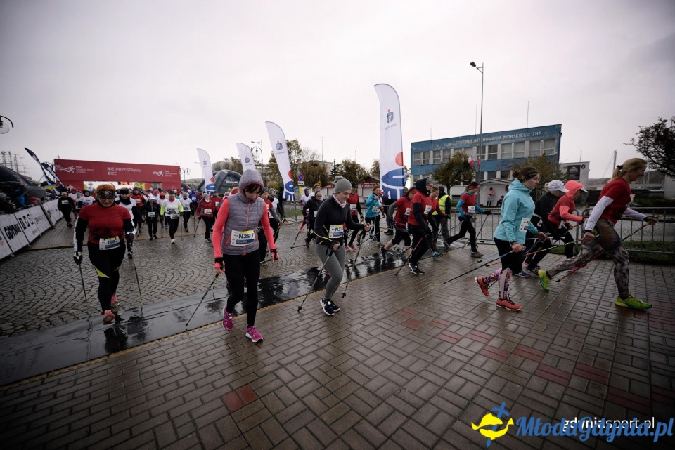 Marsz nordic walking - Bieg Niepodległości z PKO Bankiem Polskim 2017 (I)