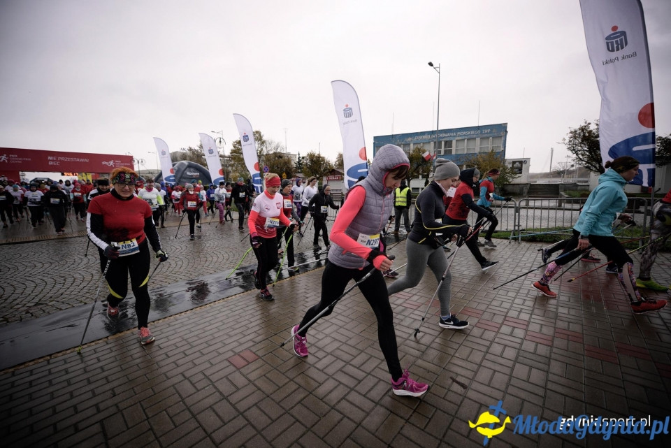 Marsz nordic walking - Bieg Niepodległości z PKO Bankiem Polskim 2017 (I)