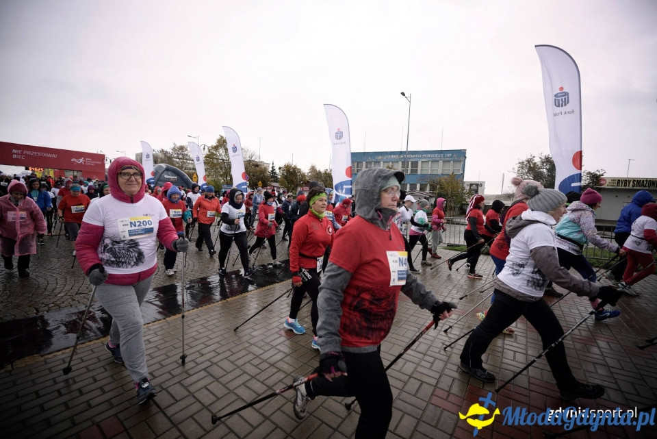 Marsz nordic walking - Bieg Niepodległości z PKO Bankiem Polskim 2017 (I)