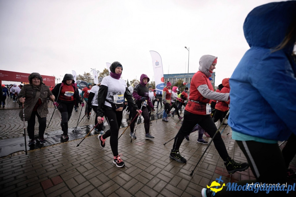 Marsz nordic walking - Bieg Niepodległości z PKO Bankiem Polskim 2017 (I)