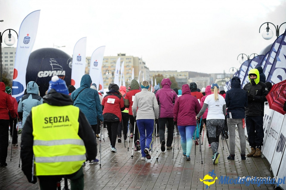 Marsz nordic walking - Bieg Niepodległości z PKO Bankiem Polskim 2017 (I)