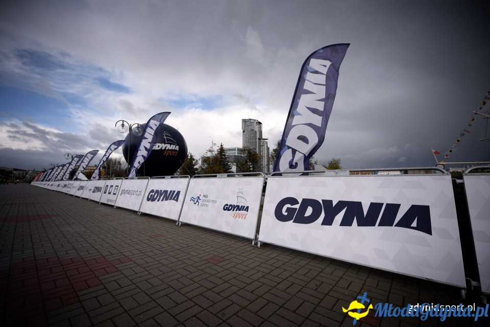 Marsz nordic walking - Bieg Niepodległości z PKO Bankiem Polskim 2017 (I)