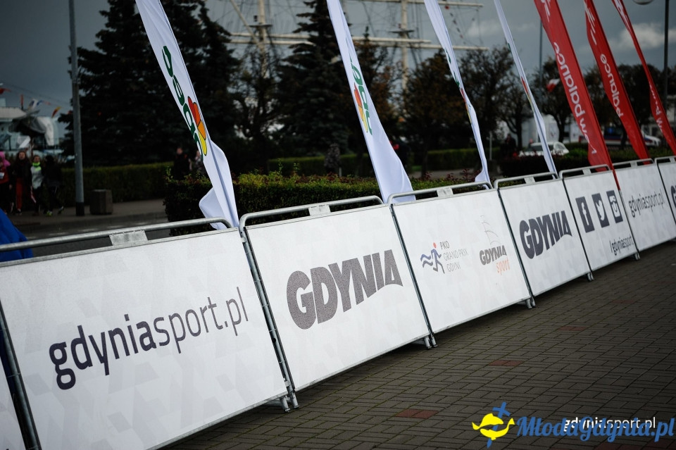 Marsz nordic walking - Bieg Niepodległości z PKO Bankiem Polskim 2017 (I)