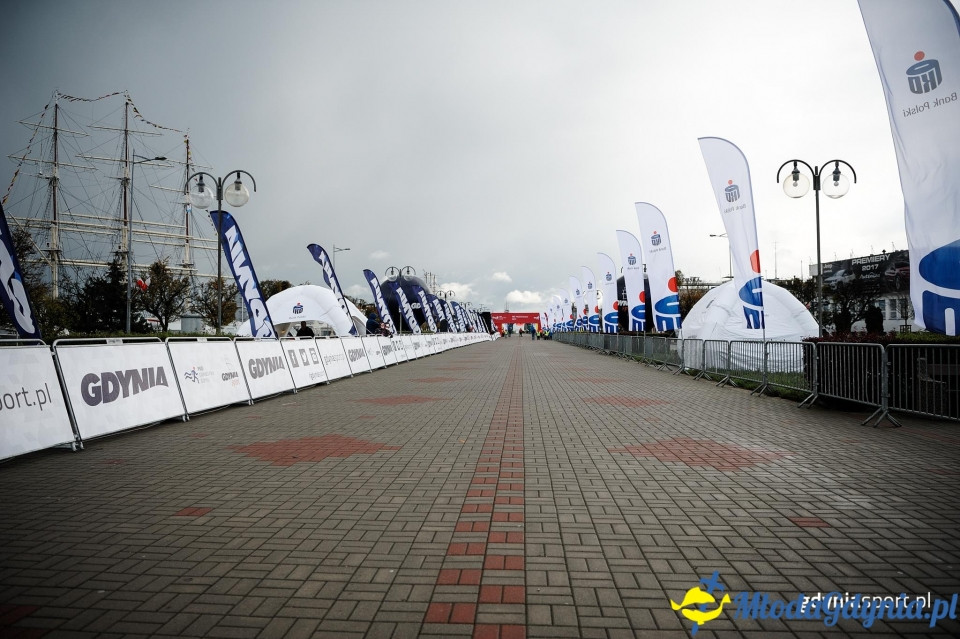 Marsz nordic walking - Bieg Niepodległości z PKO Bankiem Polskim 2017 (I)