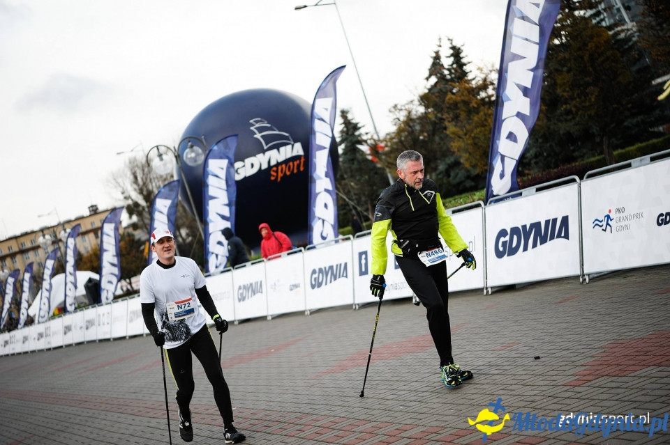 Marsz nordic walking - Bieg Niepodległości z PKO Bankiem Polskim 2017 (II)