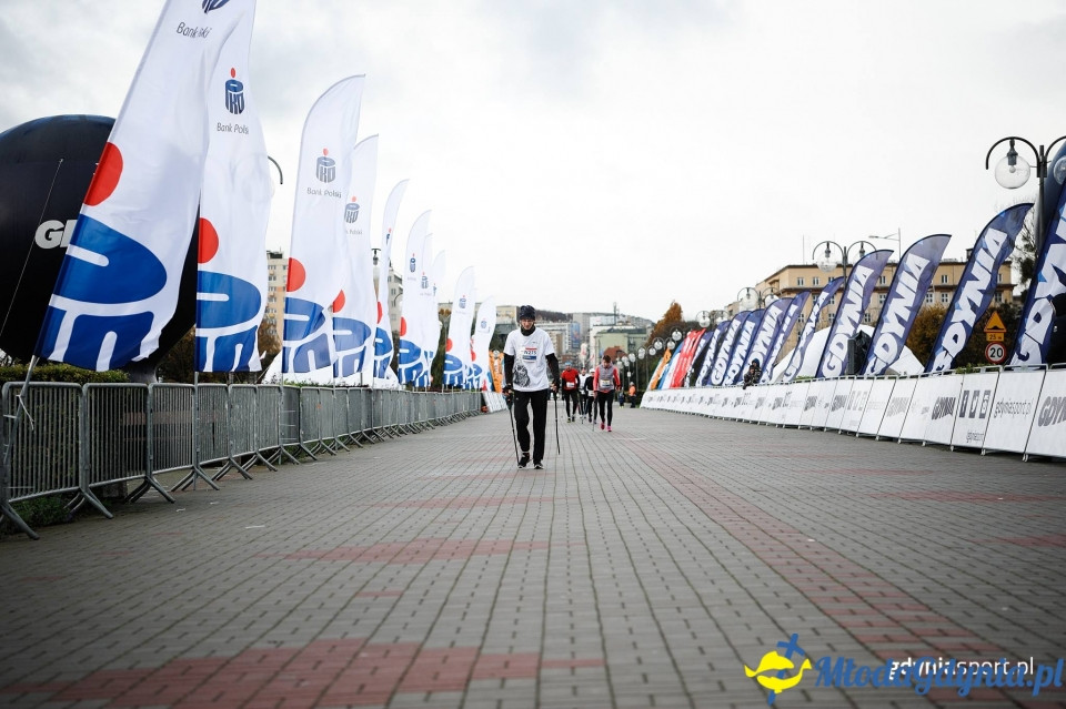 Marsz nordic walking - Bieg Niepodległości z PKO Bankiem Polskim 2017 (II)