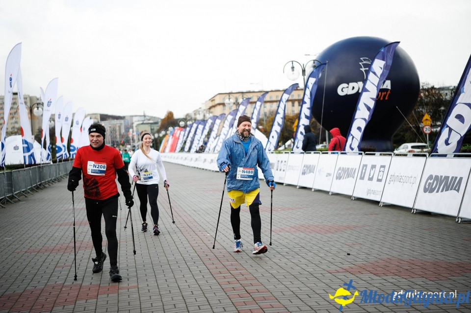 Marsz nordic walking - Bieg Niepodległości z PKO Bankiem Polskim 2017 (II)