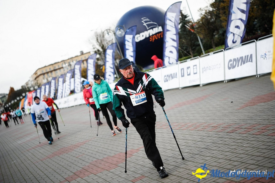 Marsz nordic walking - Bieg Niepodległości z PKO Bankiem Polskim 2017 (II)
