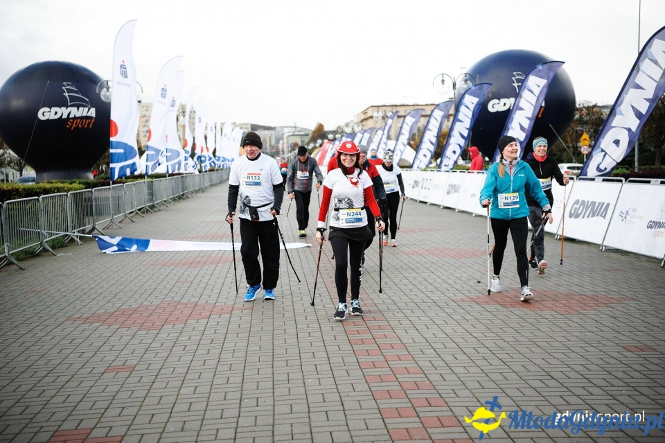 Marsz nordic walking - Bieg Niepodległości z PKO Bankiem Polskim 2017 (II)
