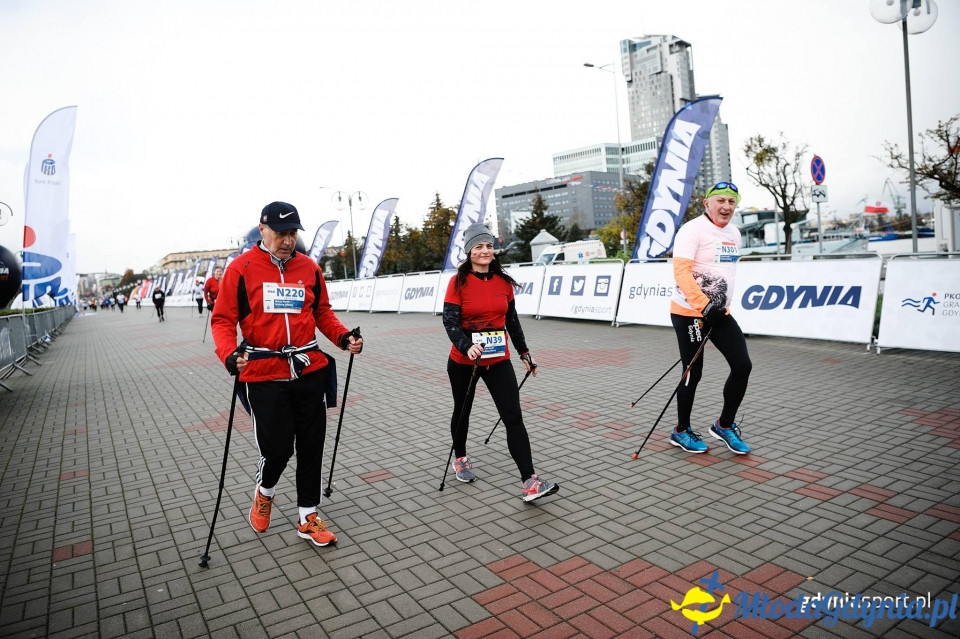 Marsz nordic walking - Bieg Niepodległości z PKO Bankiem Polskim 2017 (II)