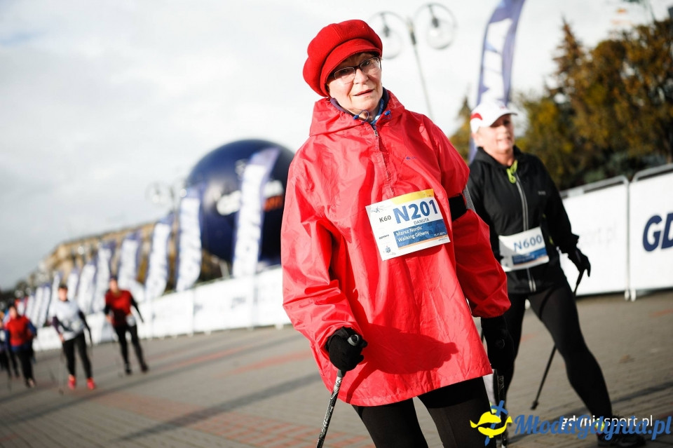 Marsz nordic walking - Bieg Niepodległości z PKO Bankiem Polskim 2017 (II)