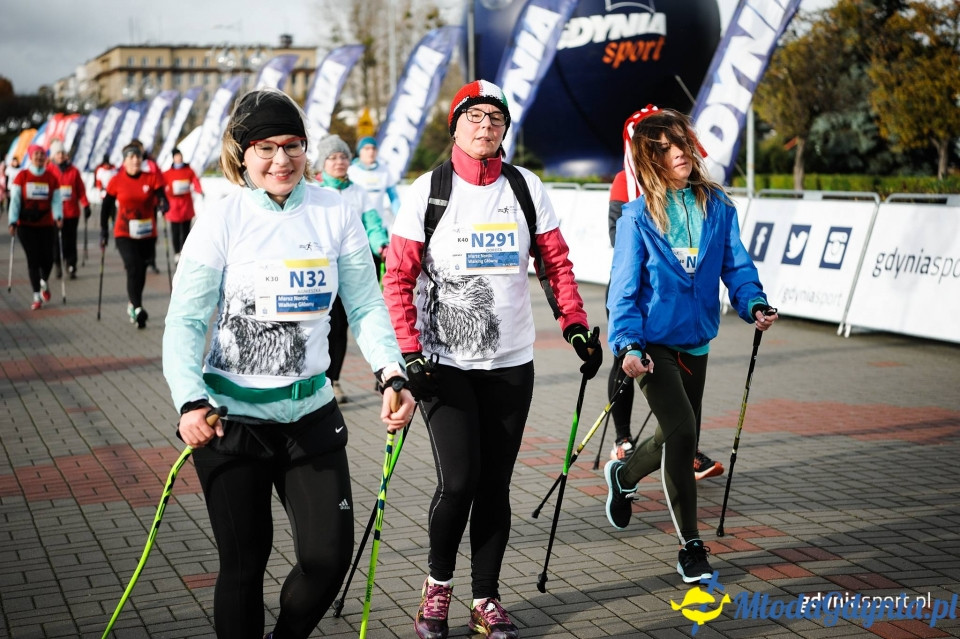 Marsz nordic walking - Bieg Niepodległości z PKO Bankiem Polskim 2017 (II)