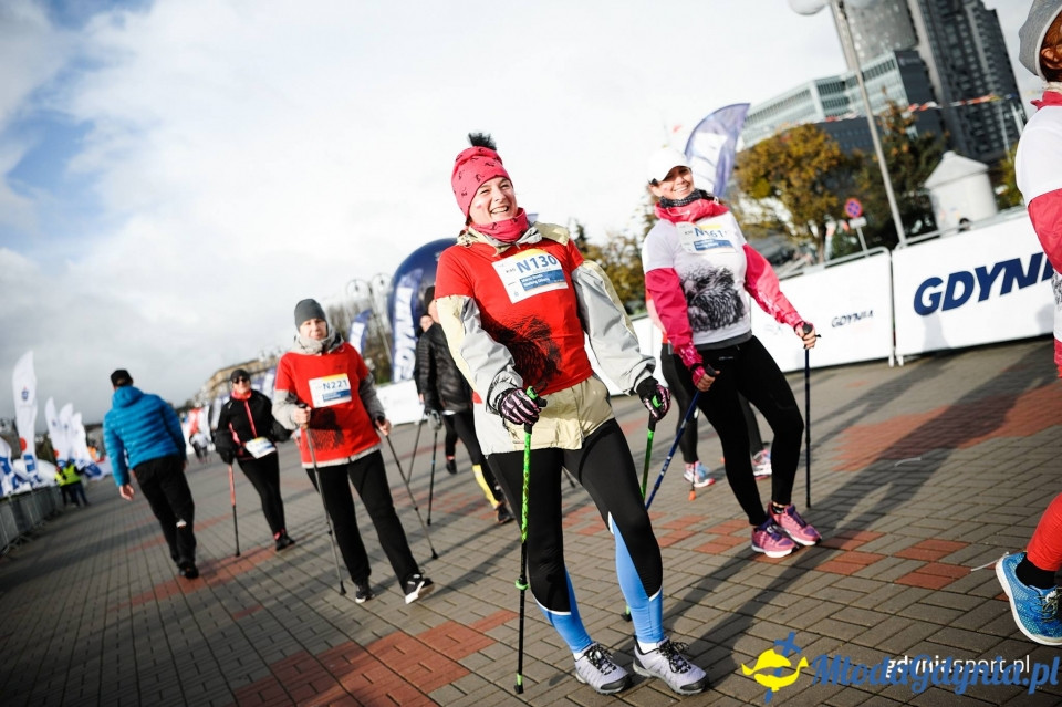 Marsz nordic walking - Bieg Niepodległości z PKO Bankiem Polskim 2017 (II)