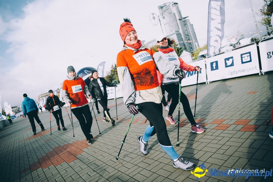 Marsz nordic walking - Bieg Niepodległości z PKO Bankiem Polskim 2017 (II)