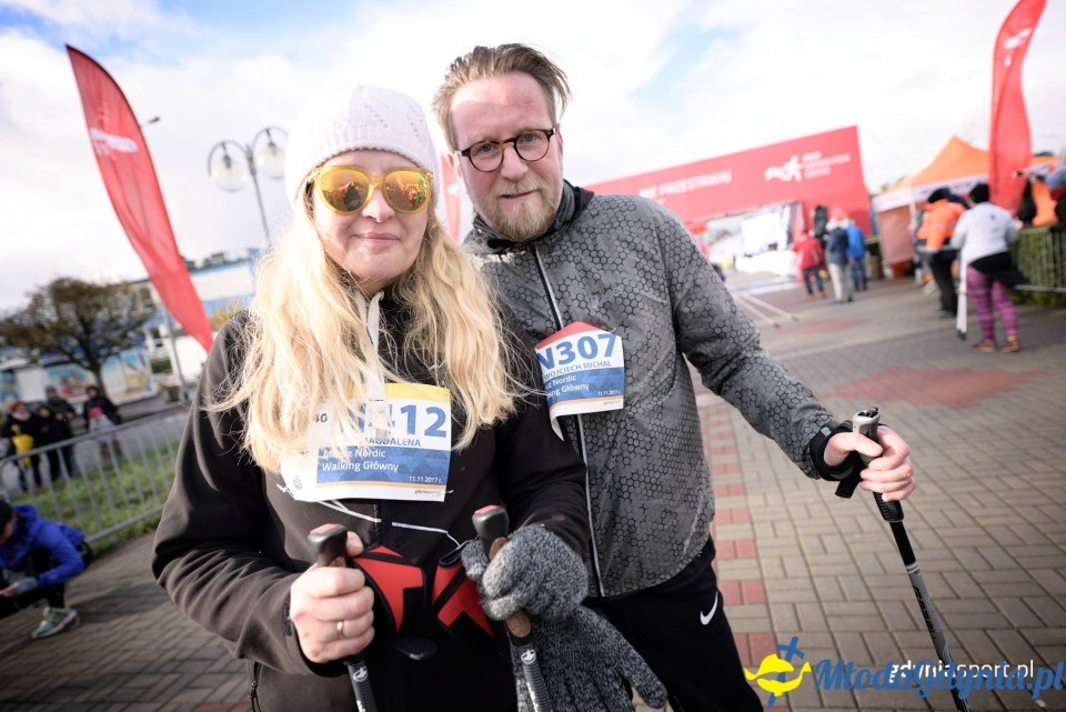 Marsz nordic walking - Bieg Niepodległości z PKO Bankiem Polskim 2017 (II)