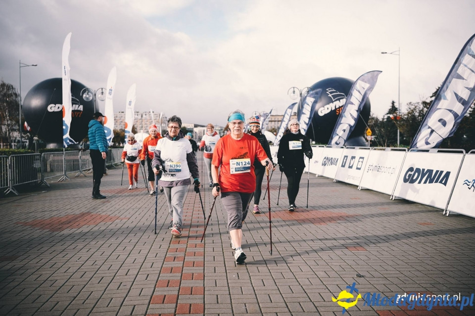 Marsz nordic walking - Bieg Niepodległości z PKO Bankiem Polskim 2017 (II)
