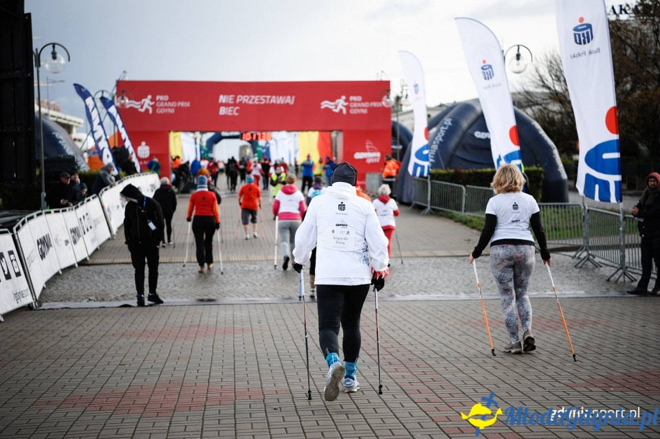 Marsz nordic walking - Bieg Niepodległości z PKO Bankiem Polskim 2017 (II)