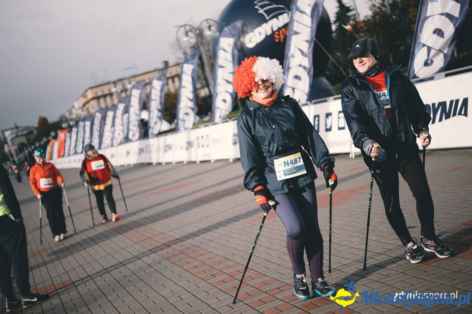Marsz nordic walking - Bieg Niepodległości z PKO Bankiem Polskim 2017 (II)