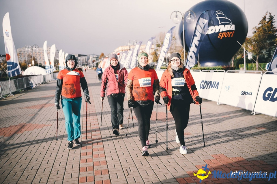 Marsz nordic walking - Bieg Niepodległości z PKO Bankiem Polskim 2017 (II)