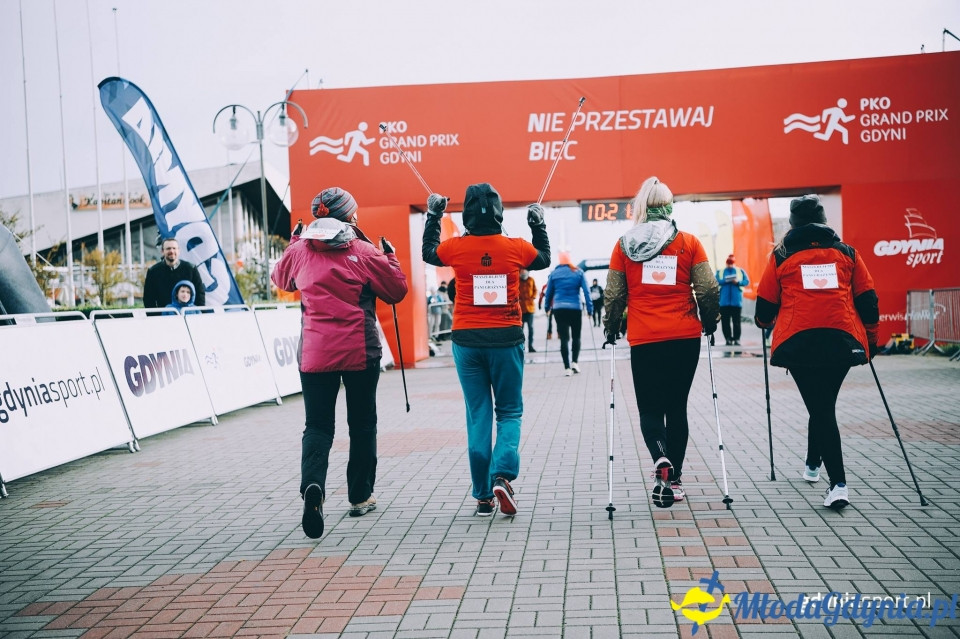 Marsz nordic walking - Bieg Niepodległości z PKO Bankiem Polskim 2017 (II)