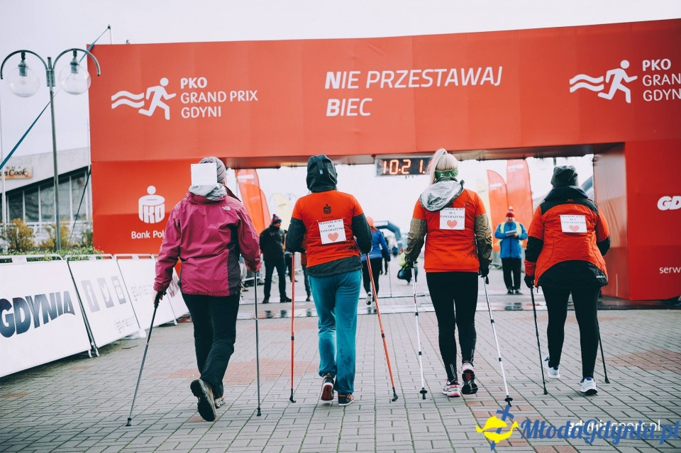Marsz nordic walking - Bieg Niepodległości z PKO Bankiem Polskim 2017 (II)
