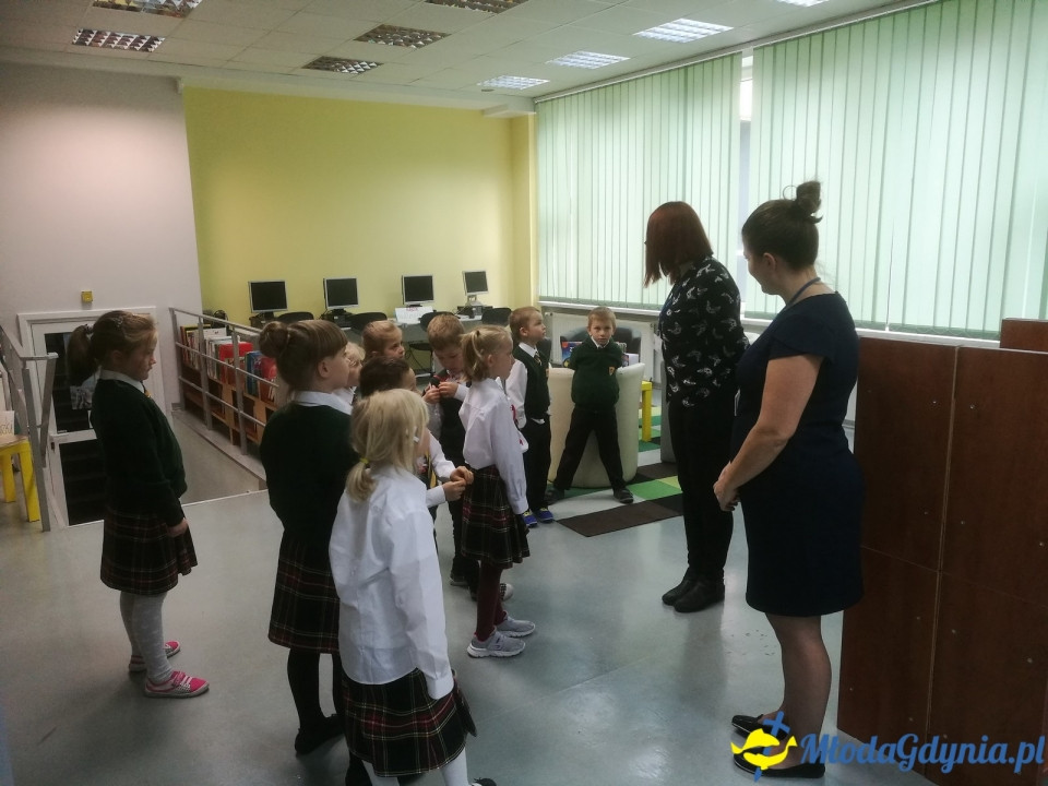 ZSJ - Klasa Ia - pasowanie na czytelnika 10.11.2017