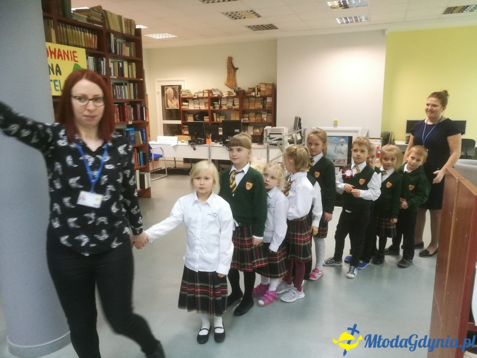 ZSJ - Klasa Ia - pasowanie na czytelnika 10.11.2017